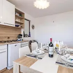 2 Bedroom Awesome In Supetarska Draga