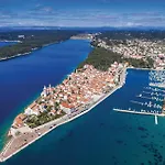 2 Bedroom Awesome In * Supetarska Draga