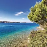 2 Bedroom Awesome In Supetarska Draga