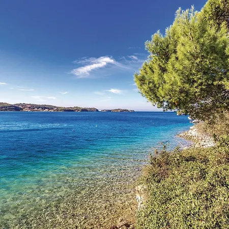 2 Bedroom Beautiful In Supetarska Draga