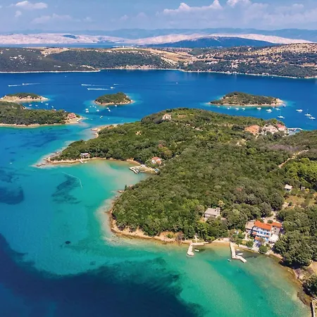 Apartment 2 Bedroom Beautiful In Supetarska Draga