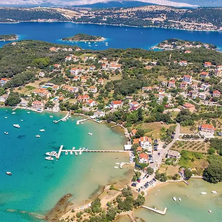 Apartment 2 Bedroom Beautiful In Supetarska Draga
