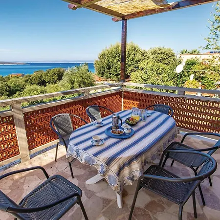 2 Bedroom Beautiful In Supetarska Draga