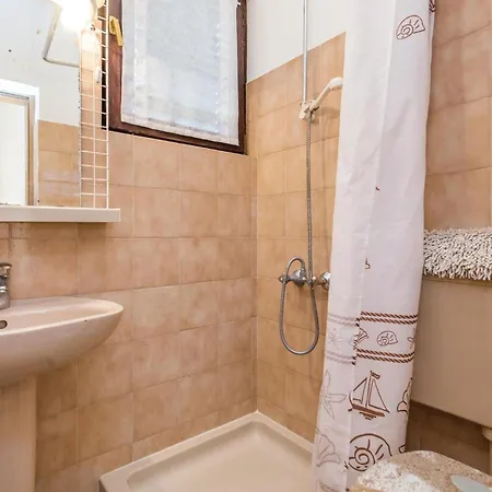 2 Bedroom Awesome In Supetarska Draga