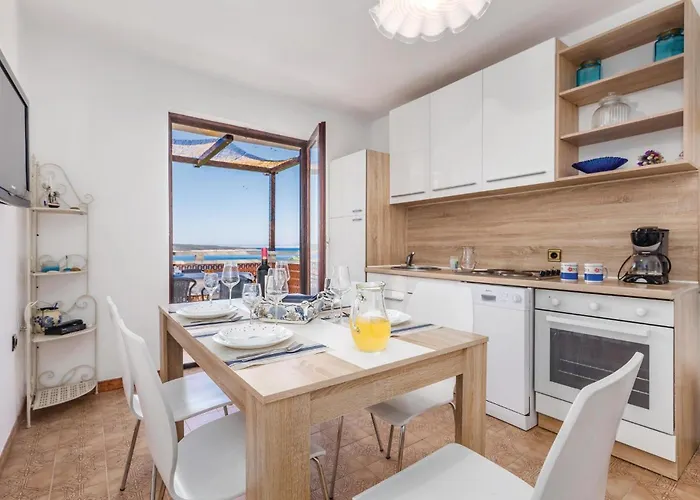 Апартаменты Stunning Apartment In Supetarska Draga