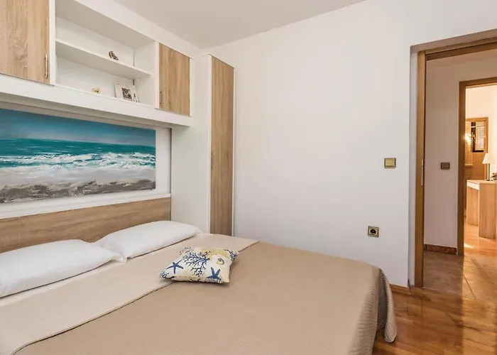 Апартаменты Stunning Apartment In Supetarska Draga *