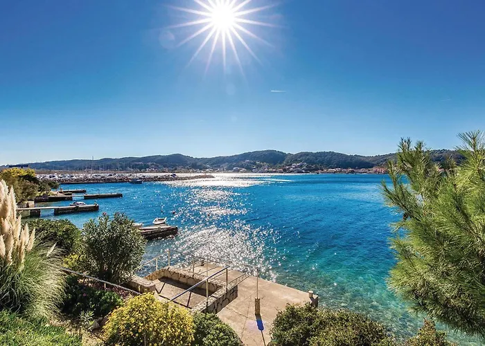 Апартаменты Stunning Apartment In Supetarska Draga