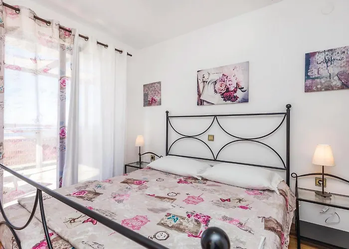 Апартаменты Stunning Apartment In Supetarska Draga *