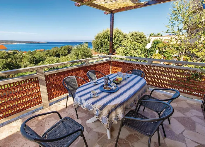 Stunning Apartment In Supetarska Draga Апартаменты *