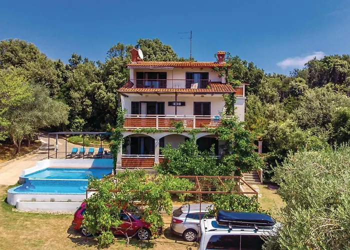 Stunning Apartment In Supetarska Draga *