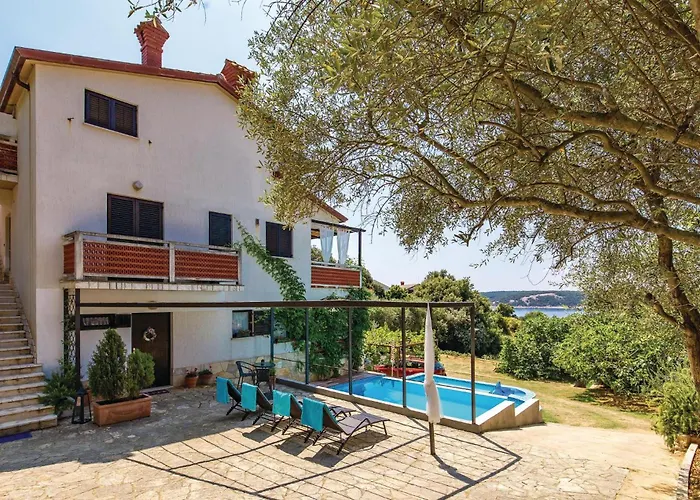 Stunning Apartment In Supetarska Draga Супетарска-Драга