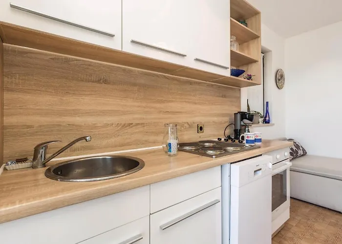 Stunning Apartment In Supetarska Draga Апартаменты