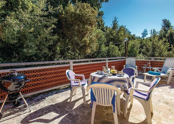 Апартаменты Stunning Apartment In Supetarska Draga