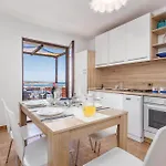 Apartment 2 Bedroom Awesome In