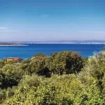 2 Bedroom Awesome In Apartment *