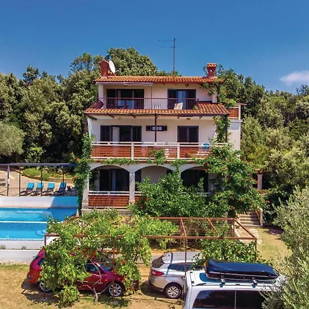 2 Bedroom Beautiful In *