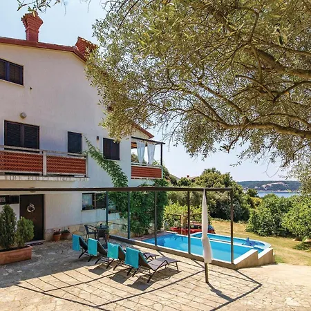 2 Bedroom Awesome In Supetarska Draga